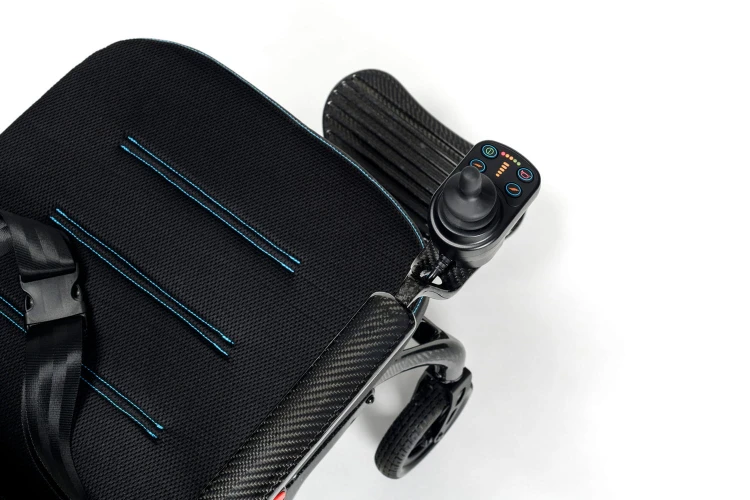 Plego Carbon - Controller.jpg