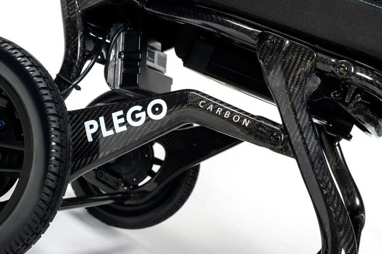 plego-carbon-lekki-wozek-inwalidzki-elektryczny-skladany-5.jpg