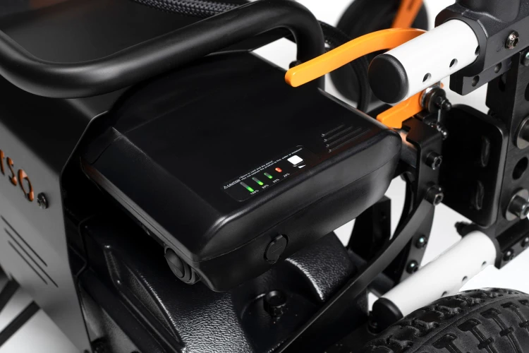 verso-wozek-inwalidzki-elektryczny-rozkladany-pokojowy-elektro-mobil-3.jpg