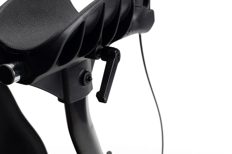 Goliat Artro - Red - Detail adjustment screw armrest.jpg