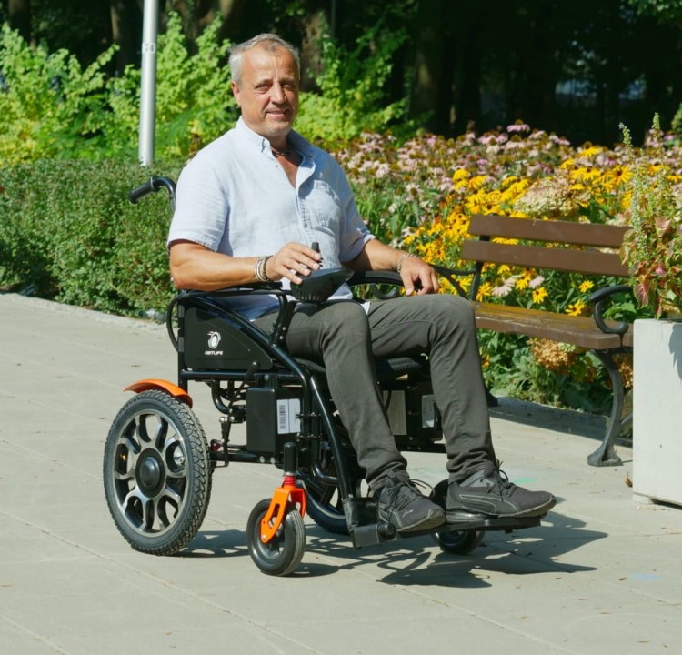 wozek-inwalidzki-elektryczny-black-ortlife-2.jpg