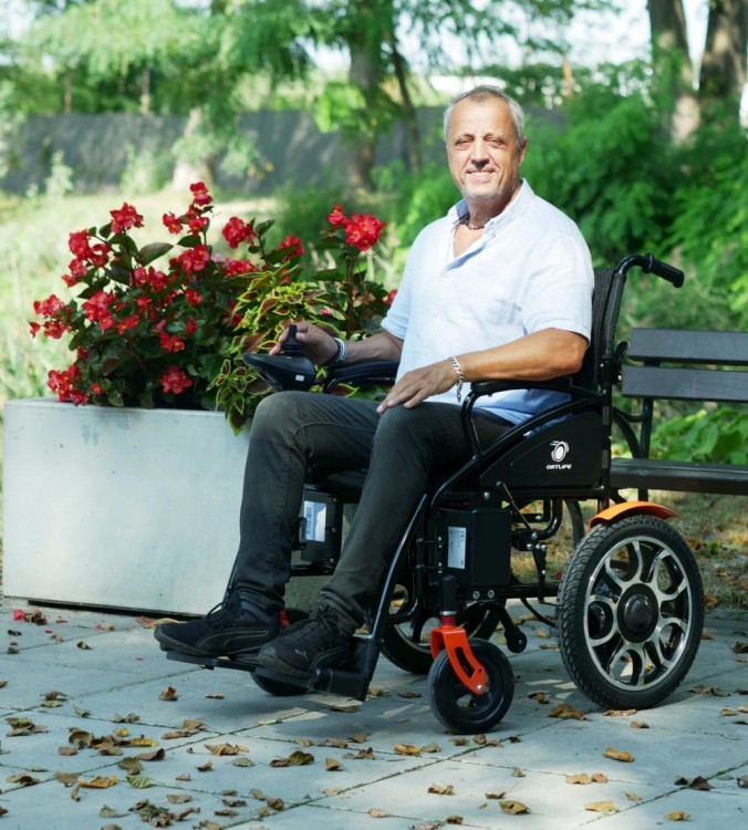 wozek-inwalidzki-elektryczny-black-ortlife-7.jpg