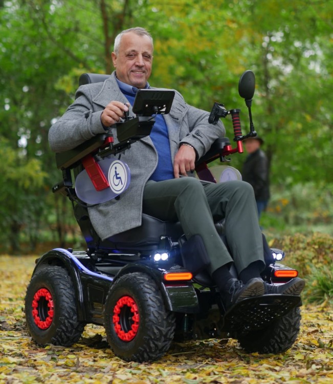 wozek-inwalidzki-elektryczny-optix-terenowy-ortlife-3.jpg