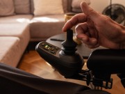 wozek-inwalidzki-elektryczny-z-pilotem-dla-opiekuna-mobimed-skladany-8.jpg
