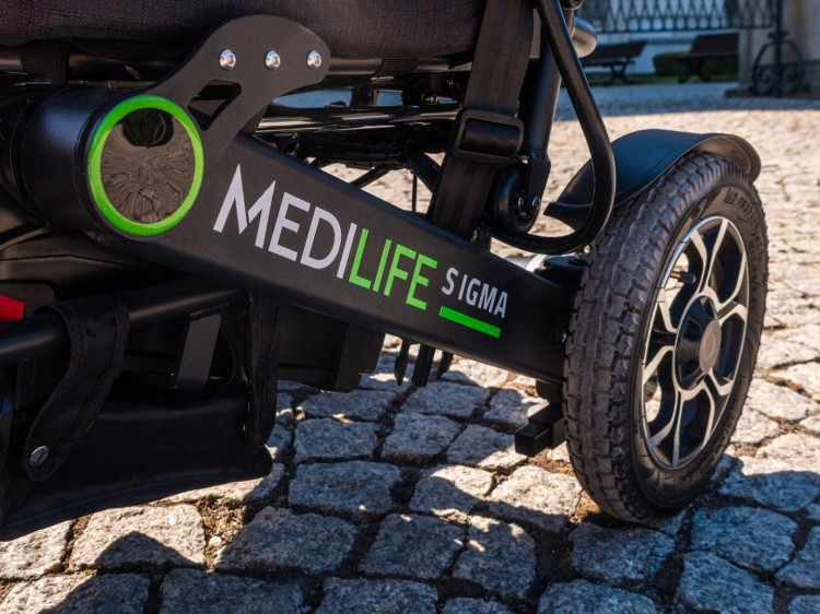 WOZEK-INWALIDZKI-ELEKTRYCZNY-SKLADANY-Z-ZAGLOWKIEM-LEZENIE-MEDILIFE-SIGMA-Model-SIGMA.jpg