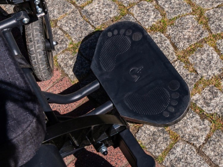 WOZEK-INWALIDZKI-ELEKTRYCZNY-SKLADANY-Z-ZAGLOWKIEM-LEZENIE-MEDILIFE-SIGMA-Numer-jednostki-notyfikowanej-1.jpg