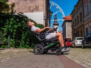 WOZEK-INWALIDZKI-ELEKTRYCZNY-SKLADANY-Z-ZAGLOWKIEM-LEZENIE-MEDILIFE-SIGMA-Stan-opakowania-oryginalne.jpg