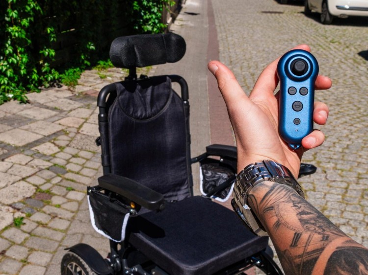 WOZEK-INWALIDZKI-ELEKTRYCZNY-SKLADANY-Z-ZAGLOWKIEM-LEZENIE-MEDILIFE-SIGMA-Typ-wyrobu-medycznego-wyrob-medyczny-lub-wyrob-medyczny-do-diagnostyki-in-vitro.jpg
